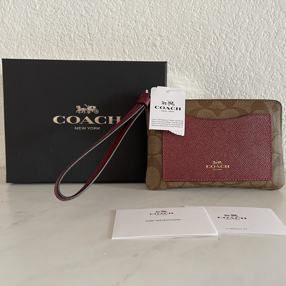 COACH WRISTLET In Khaki Metallic Cherry
